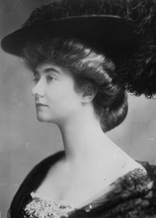 Mrs. Reginald Ronalds, 1910. Creator: Bain News Service