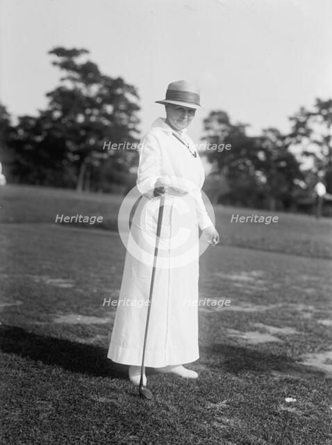 Mrs. R.L. Owen, Golf, 1917. Creator: Harris & Ewing.