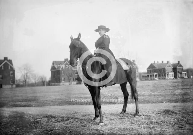 Mrs. R.M. McLennan, Sufragette [sic], 1913. Creator: Harris & Ewing.