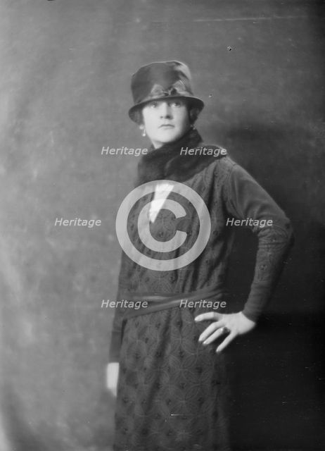 Mrs. S.N. Hinckley, portrait photograph, 1919 May 2. Creator: Arnold Genthe.