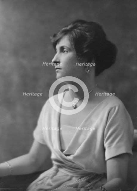 Mrs. S. Reilly, portrait photograph, 1918 Mar. 4. Creator: Arnold Genthe.