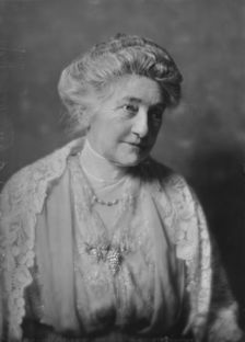 Mrs. Stow, portrait photograph, 1918 Feb. 5. Creator: Arnold Genthe