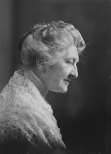 Mrs. Stow, portrait photograph, 1918 Feb. 5. Creator: Arnold Genthe