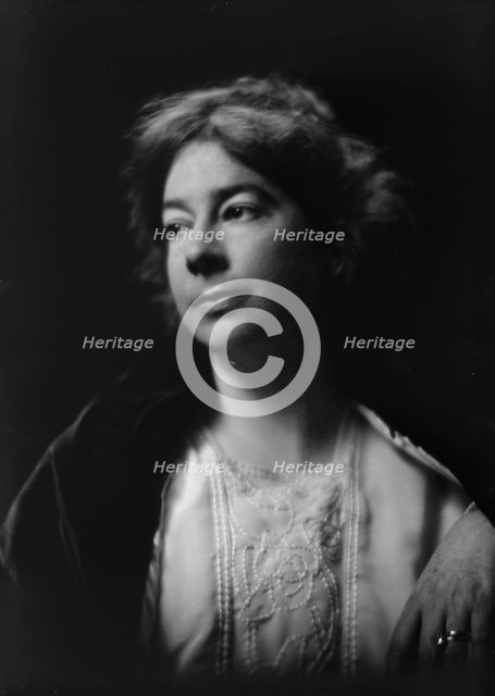 Mrs. Sara Teasdale Felsinger [sic], portrait photograph, 1919 July 11. Creator: Arnold Genthe.