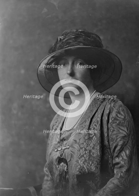 Mrs. Seward Prosser, portrait photograph, 1919 June. Creator: Arnold Genthe.