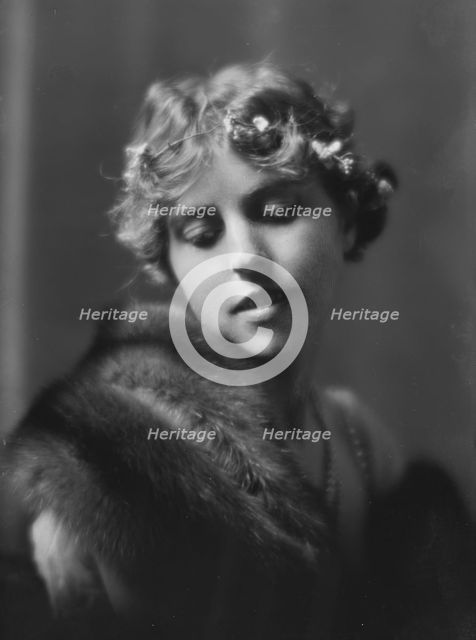 Mrs. Sinclair, portrait photograph, 1918 Feb. 5. Creator: Arnold Genthe.