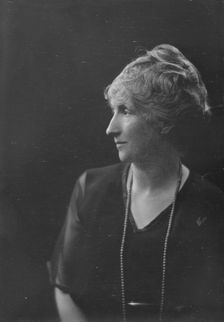 Mrs. T. Carter, portrait photograph, 1919 May 3. Creator: Arnold Genthe