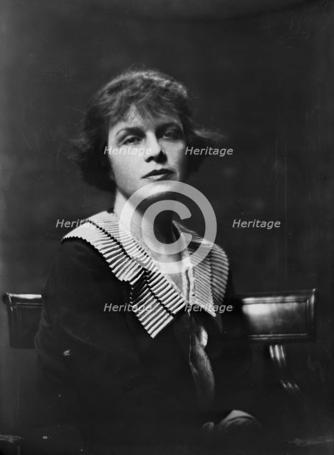 Mrs. T.A.D. Percival, (Von Schlegell), portrait photograph, 1919 Oct. 20. Creator: Arnold Genthe.