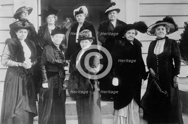 Mrs. T.P. Gore, Mrs. H.A. Cooper, Mrs. J.E. Baker [i.e., Raker], Mrs. F.M. Briggs, [Mrs.]..., 1915. Creator: Bain News Service.