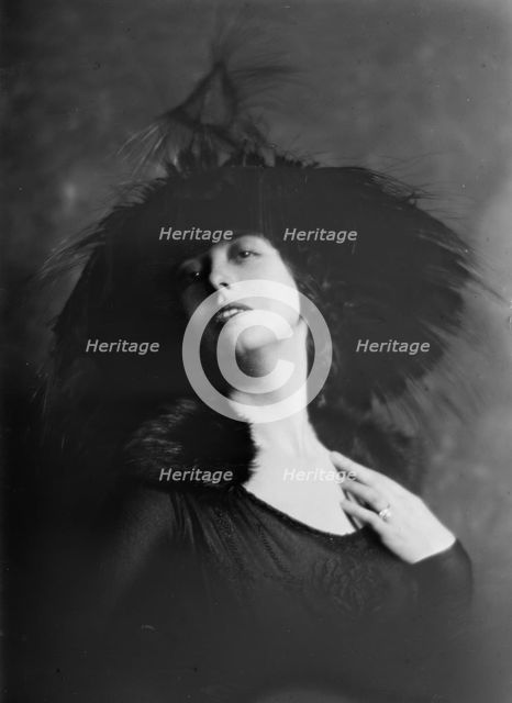 Mrs. Tartone, (formerly Miss Windsor), portrait photograph, 1919 Oct. 7. Creator: Arnold Genthe.