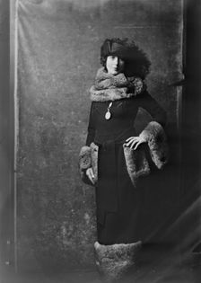 Mrs. Tartone, (formerly Miss Windsor), portrait photograph, 1919 Oct. 7. Creator: Arnold Genthe