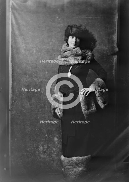 Mrs. Tartone, (formerly Miss Windsor), portrait photograph, 1919 Oct. 7. Creator: Arnold Genthe.