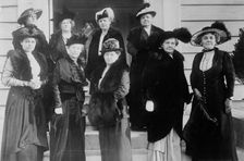 Mrs. T.P. Gore, Mrs. H.A. Cooper, Mrs. J.E. Baker [i.e., Raker], Mrs. F.M. Briggs, [Mrs.]..., 1915. Creator: Bain News Service