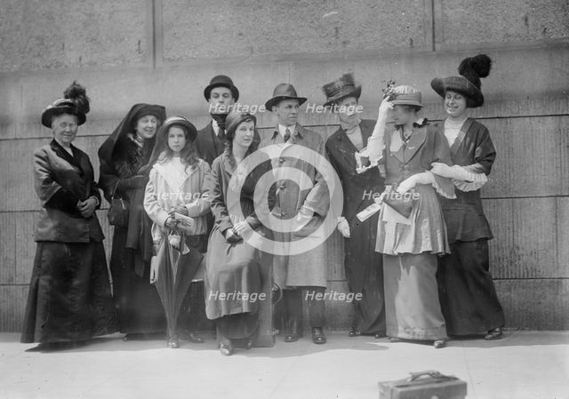 Mrs. W.J. Gaynor, Ruth [Gaynor], Rufus [Gaynor], Helen [Gaynor], Cary Waldroth, Mrs. E. May..., 1914 Creator: Bain News Service.