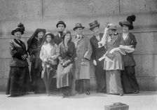 Mrs. W.J. Gaynor, Ruth [Gaynor], Rufus [Gaynor], Helen [Gaynor], Cary Waldroth, Mrs. E. May..., 1914 Creator: Bain News Service