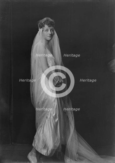 Mrs. W.S. Elliott, portrait photograph, 1918 Nov. 6. Creator: Arnold Genthe.