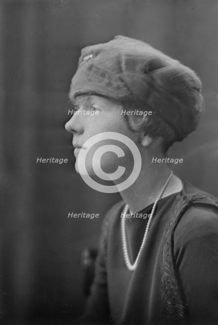 Mrs. W.S. Godfrey, portrait photograph, 1918 Aug. 6. Creator: Arnold Genthe.