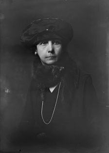 Mrs. W.S. Roundtree, portrait photograph, 1919 Oct. 23. Creator: Arnold Genthe