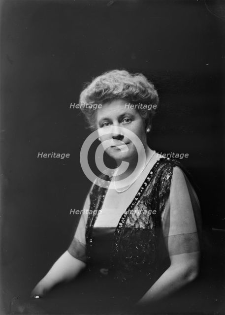 Mrs. Walter B. Richards, portrait photograph, 1919 Oct. 11. Creator: Arnold Genthe.