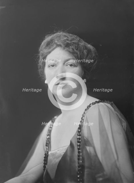 Mrs. Walter M. Murphy, portrait photograph, 1918 Nov. Creator: Arnold Genthe.