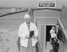 Mrs. Wardlow after church services, Dead Ox Flat, Malheur County, Oregon, 1939. Creator: Dorothea Lange