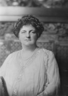 Mrs. William Carroll, portrait photograph, 1918 Feb. 2. Creator: Arnold Genthe