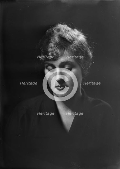 Mrs. William A. Slater, portrait photograph, 1919 Oct. 8. Creator: Arnold Genthe.
