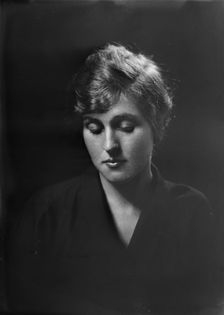 Mrs. William A. Slater, portrait photograph, 1919 Oct. 8. Creator: Arnold Genthe