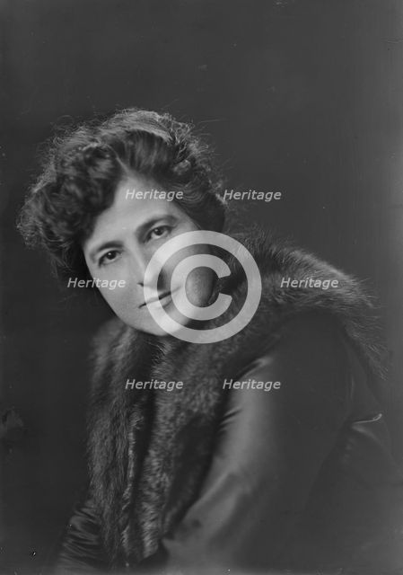 Mrs. William B. Kennedy, portrait photograph, 1918 Oct. 29. Creator: Arnold Genthe.