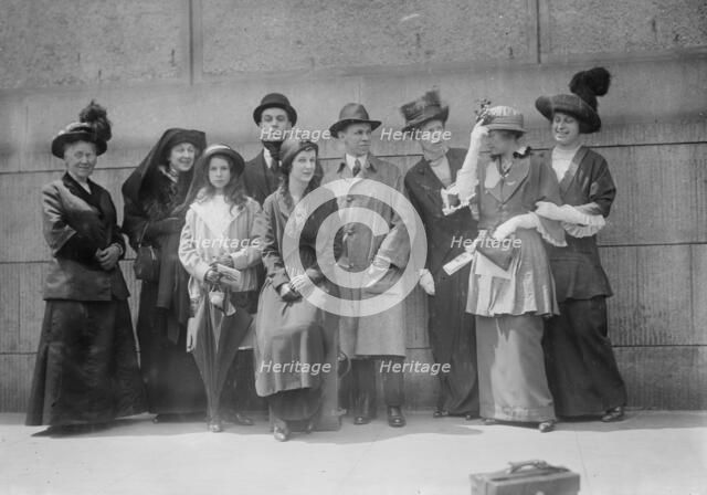 Mrs. W.J. Gaynor, Ruth [Gaynor], Rufus [Gaynor], Helen [Gaynor], Cary Waldroth, Mrs. E. May..., 1914 Creator: Bain News Service.