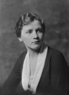 Mrs. Woodworth, (Miss Harriet Collier), portrait photograph, between 1917 and 1923. Creator: Arnold Genthe