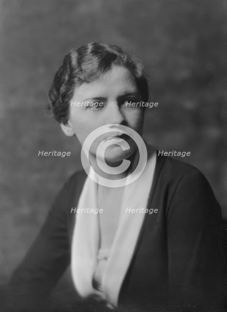 Mrs. Woodworth, (Miss Harriet Collier), portrait photograph, between 1917 and 1923. Creator: Arnold Genthe.