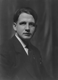 Muller, Mr., portrait photograph, 1913. Creator: Arnold Genthe