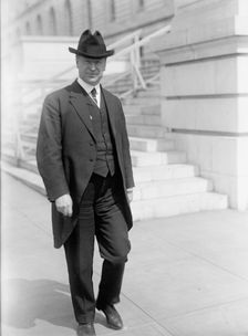 Murdock, Victor. Rep. from Kansas, 1903-1915; Federal Trade Commissioner, 1917-1925, 1913. Creator: Harris & Ewing