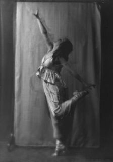 Murray, Mae, Miss, 1915 Dec. 3. Creator: Arnold Genthe