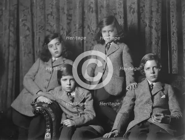 Murray, J.B., Mrs., children of, portrait photograph, 1929 Dec. 15. Creator: Arnold Genthe.