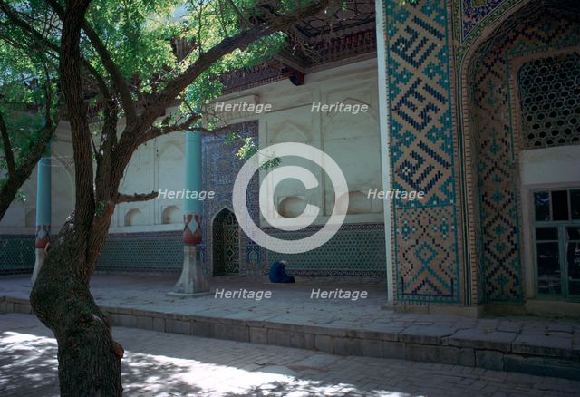 Muslim at prayer in a mosque in Samarkand. Artist: Unknown