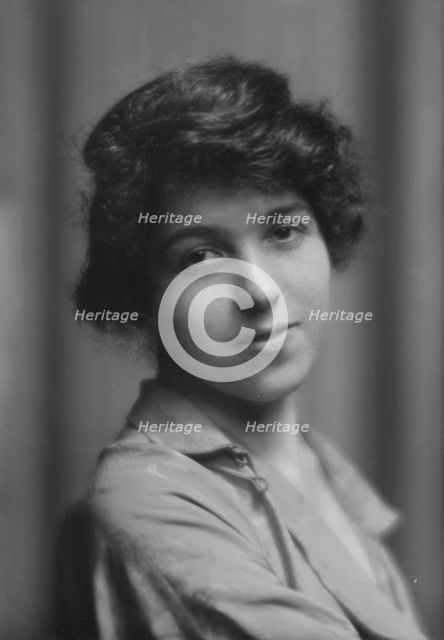 Myers, C.R., Mrs., portrait photograph, 1915 June 2. Creator: Arnold Genthe.