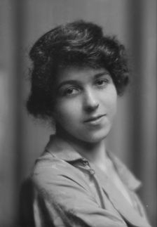 Myers, C.R., Mrs., portrait photograph, 1915 June 2. Creator: Arnold Genthe