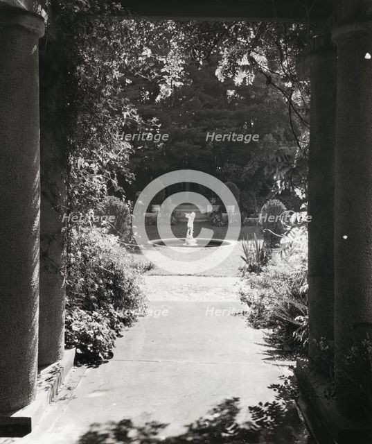Myron Hunt house, 200 North Grand Avenue, Pasadena, California, 1917. Creator: Frances Benjamin Johnston.