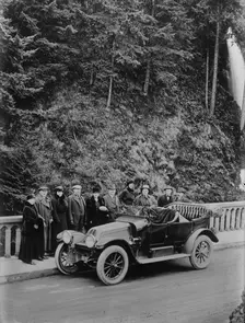 N.Y. tourists on Columbia River Highway, 1916. Creator: Bain News Service