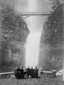 N.Y. tourists (French, Vanderbilt party) at Multnomah Falls, 1916. Creator: Bain News Service
