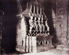 No. 23. Pugahm Myo [Pagan]. Figures in Damayangyee Pagoda [Dhamma-yan-gyi]., 1855, printed 1856. Creator: Captain Linnaeus Tripe
