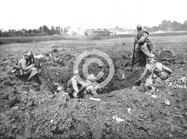 'Notre Contre-Attaque du 11 juin 1918; pendant la progression de nos fantassins de trou..., 1918. Creator: Unknown.