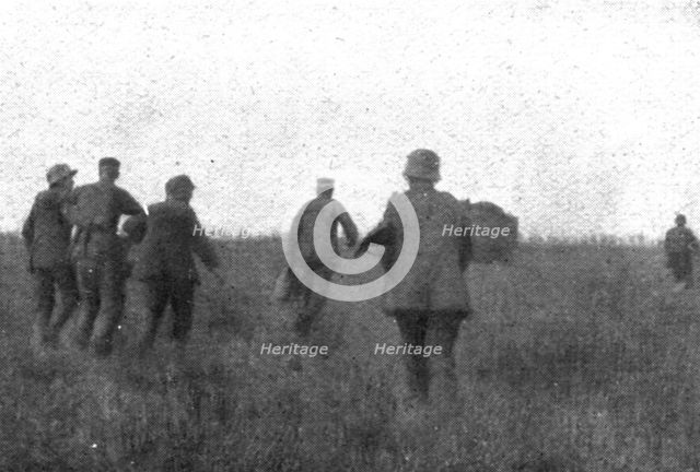 'Notre Artillerie d'Assaut; La Replique de Foch: Au Sud-ouest de Soissons; prisonniers..., 1918. Creator: Unknown.