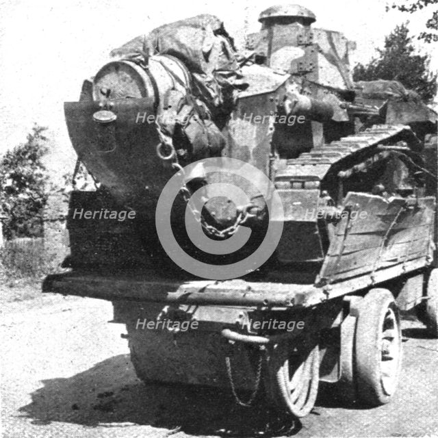 'Notre Artillerie d'Assaut; La Replique de Foch: Au Sud-ouest de Soissons; Hisse sur la..., 1918. Creator: Unknown.
