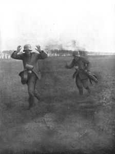 Notre Artillerie d'Assaut; La Replique de Foch: Au Sud-ouest de Soissons; "Kamarad !"..., 1918. Creator: Unknown