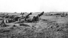 Notre Artillerie dans les lignes Allemandes; batteries amercaines de 155, en position de..., 1918. Creator: Unknown