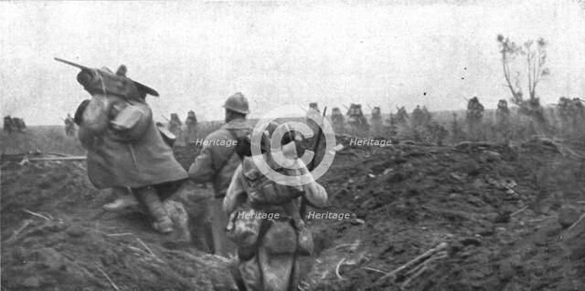 'Notre Attaque du 12 septembre 1916 ; Le depart de l'attaque, a midi trente: la premiere vague attei Creator: Unknown.