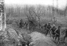 Notre attaque du 16 avril 1917; Premiers prisonniers courant vers l'arriere 1917. Creator: Unknown